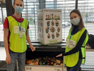 Voluntarii programului "Banca pentru Alimente". FOTO Cosmin Bârzan