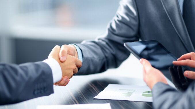 Înțelegere comercială. FOTO ccfb
