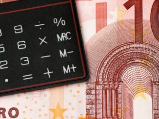 Bani pentru finanțări. FOTO AlexanderStein