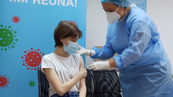 Vaccinare anti-Covid. FOTO Enel