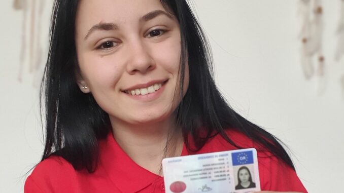 Tinerii pot obține un permis de conducere gratuit. FOTO MOL România