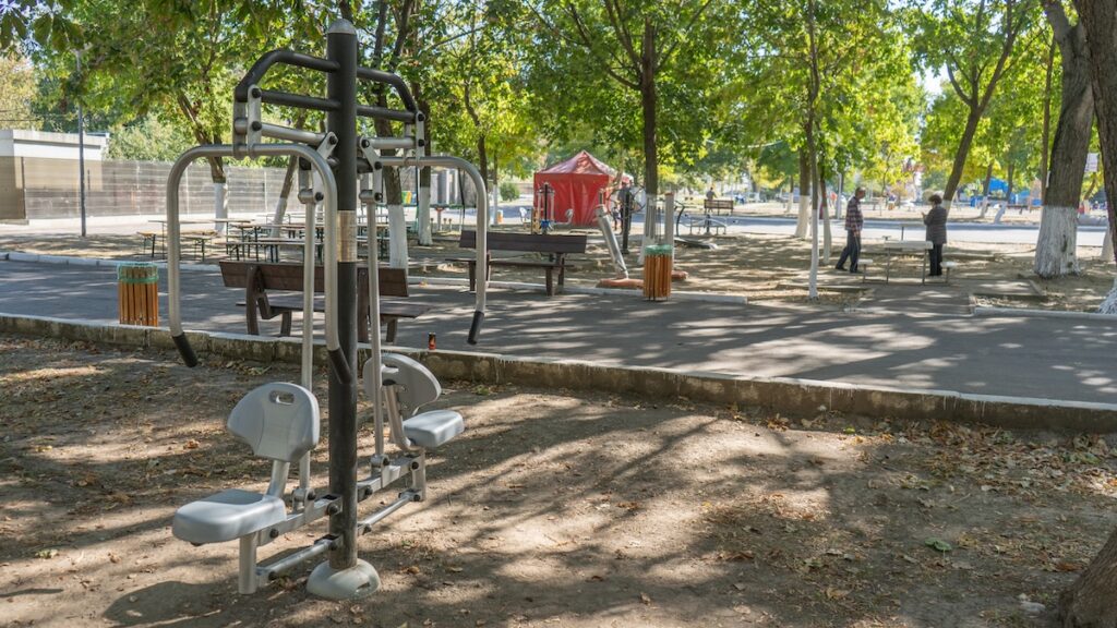 Aparate de fitness, în parcul din Călărași. FOTO Paul Alexe / BizPLUS