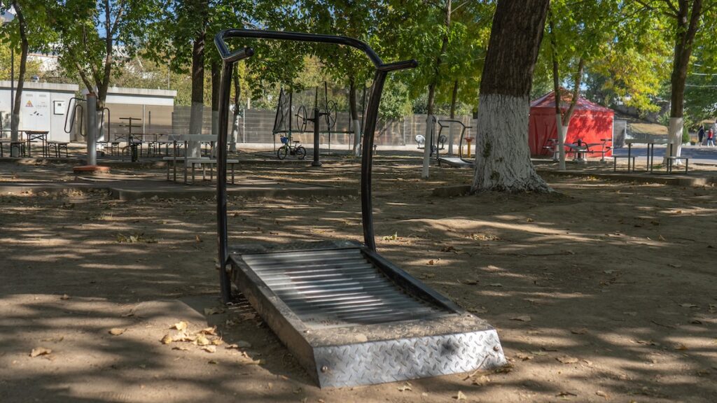 Aparate de fitness, în parcul din Călărași. FOTO Paul Alexe / BizPLUS