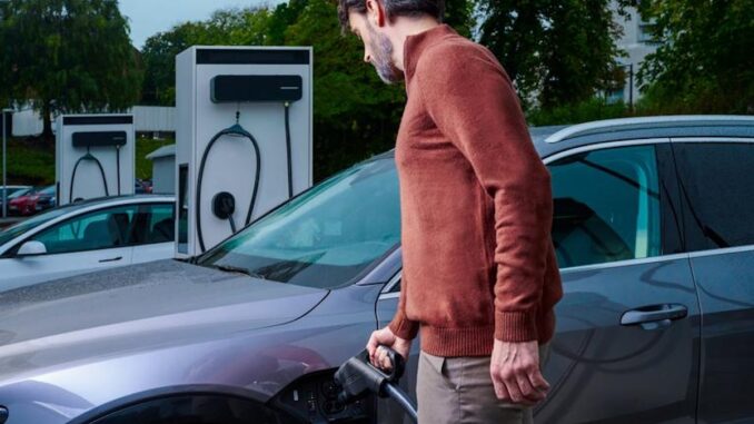 Stații de încărcare pentru mașinile electrice. FOTO EVconnect