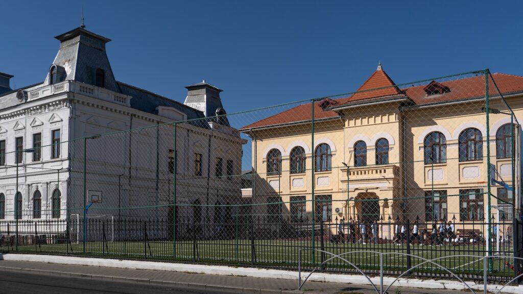 Terenul de sport al Colegiului Carol I, Călărași. FOTO Paul Alexe / BizPLUS