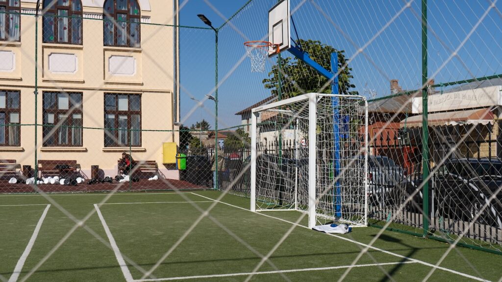 Terenul de sport al Colegiului Carol I, Călărași. FOTO Paul Alexe / BizPLUS