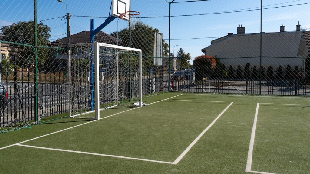 Terenul de sport al Colegiului Carol I, Călărași. FOTO Paul Alexe / BizPLUS