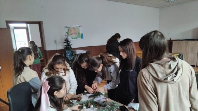 Activități sociale cu adolescenți în cadrul Asociației BUNETI